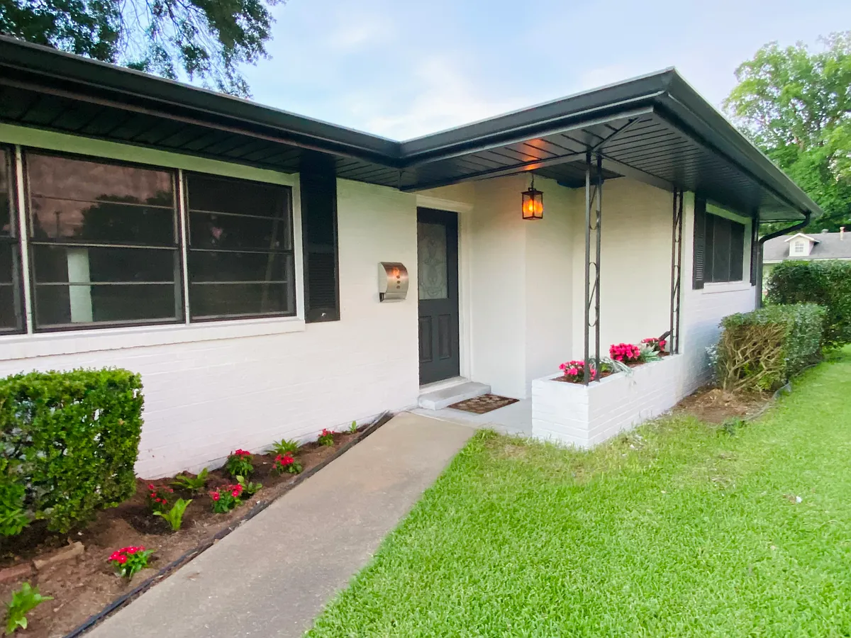Building Photo - 858 Robards St