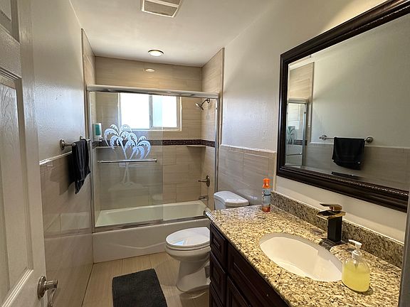 4th image of 2215 Angelcrest Dr #A