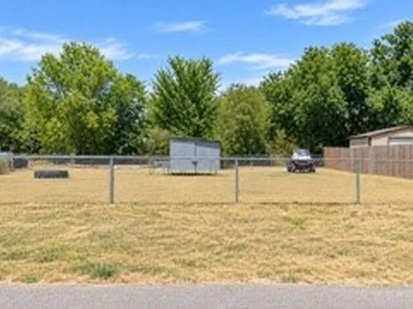 120 Maple St, Paradise, TX 76073