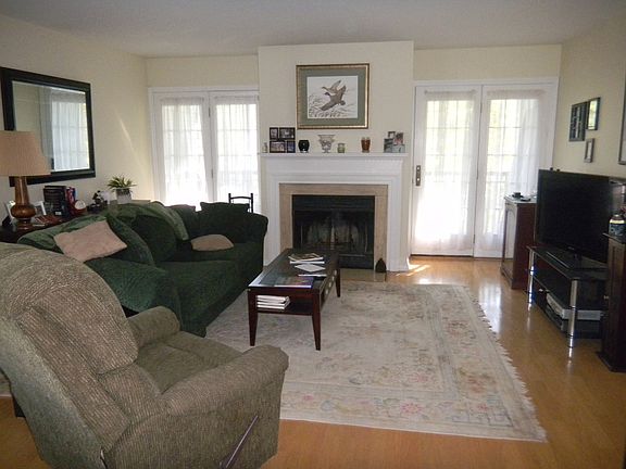 4th image of 210 Cambridge Dr