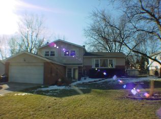 625 Maple Ln, Darien, IL 60561