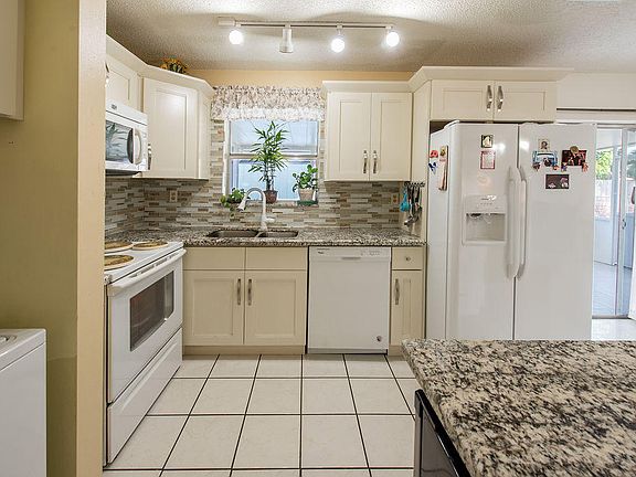 5th image of 6721 NW 24th Ct