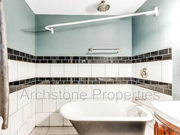 608 Holoway Dr — Photo 19