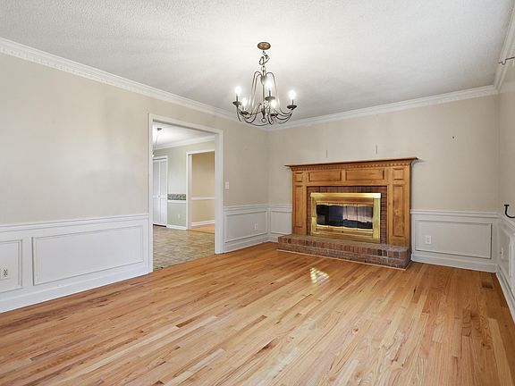 4th image of 611 Timms Rd