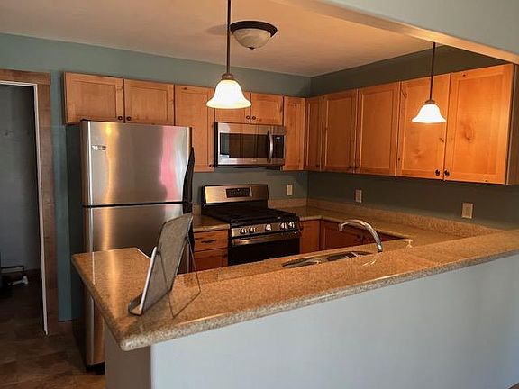 kitchen and entrance to the laundryroom