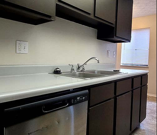 5th image of 3527 Spanish Villa Dr
