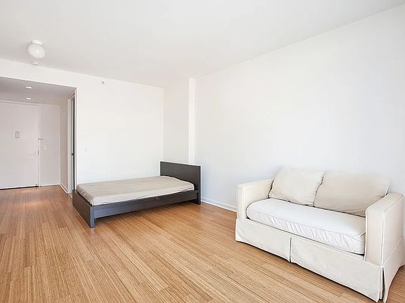 3rd image of 350 W 53rd St APT 5F