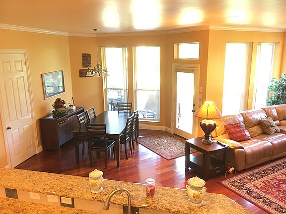 3rd image of 12 Trailridge Dr