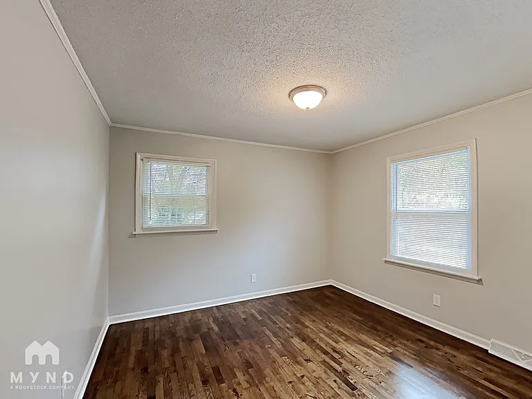311 E Morrow Ave — Photo 12