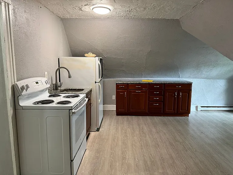 306 Broadway Ave — Photo 9