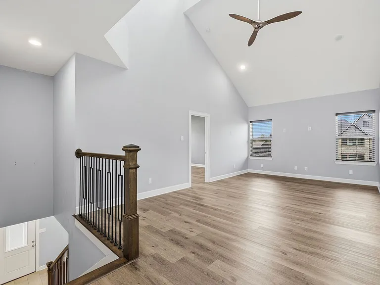 8419 Observatory St — Photo 12