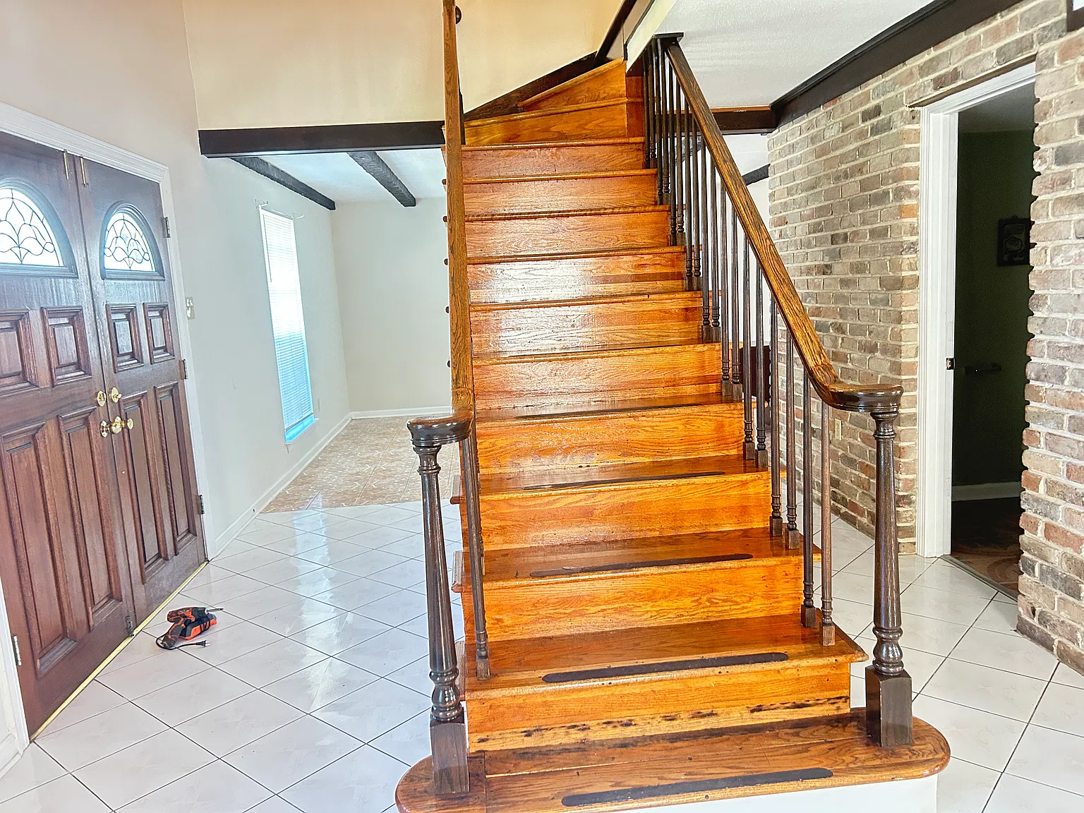 4 bed, 2.5 bath, 2700 sqft, $2,200 — Photo 4