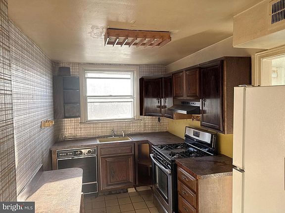 2nd image of 1532 Beverly Rd