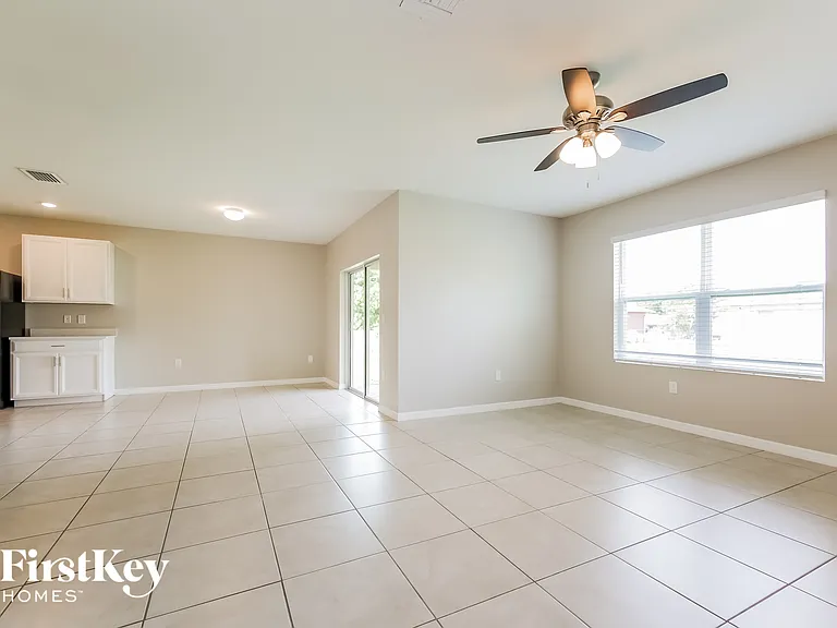 18533 Miami Blvd — Photo 3