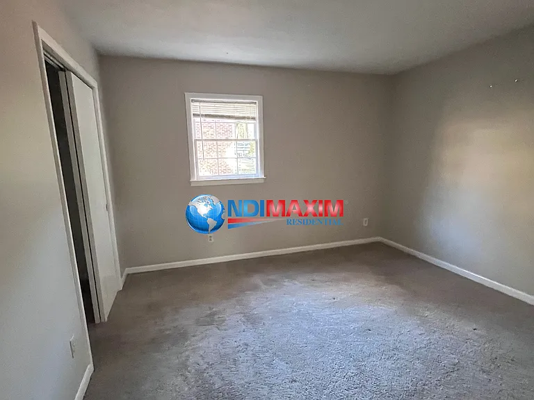 2082 Windsor Ln — Photo 2