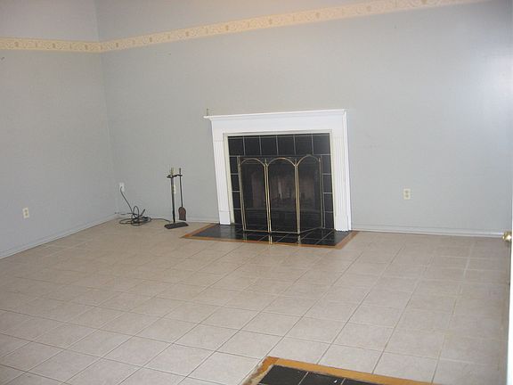 2nd image of 359 Bells Ferry Dr