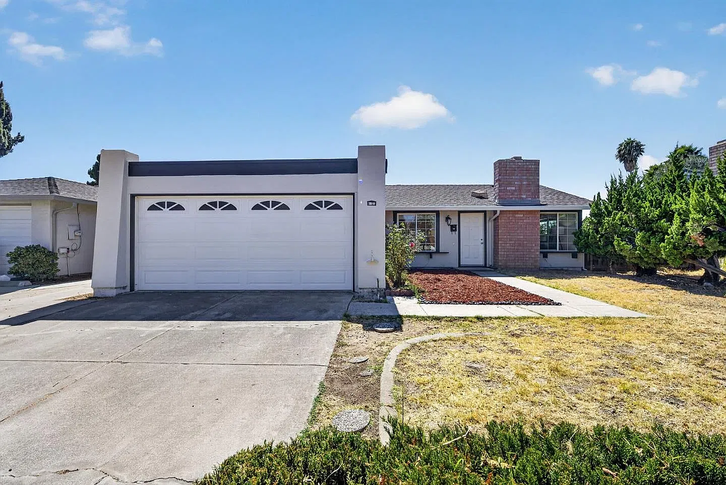 3 bed, 1041 sqft, $3,225 — Photo 1