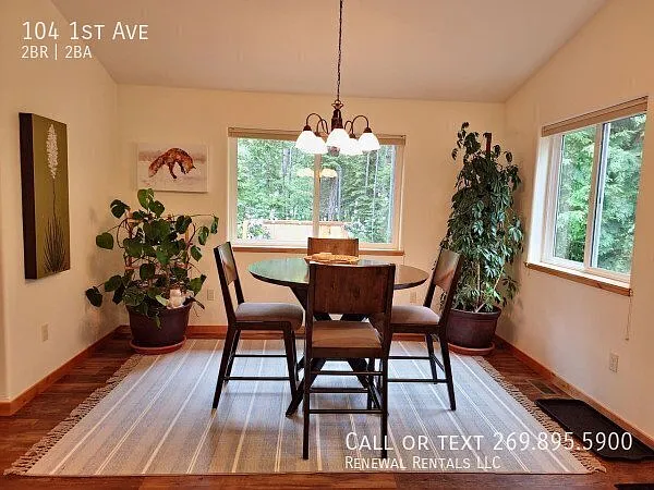 Seasonal Cozy Updated Home near Glacier National Park — Photo 4