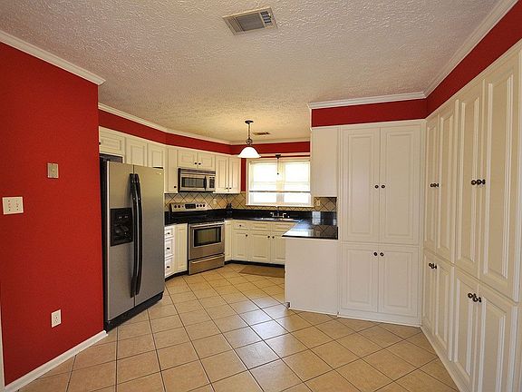 4th image of 1801 Courtney Dr