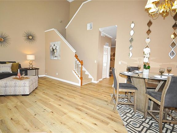 5th image of 1006 Carlyle Ln