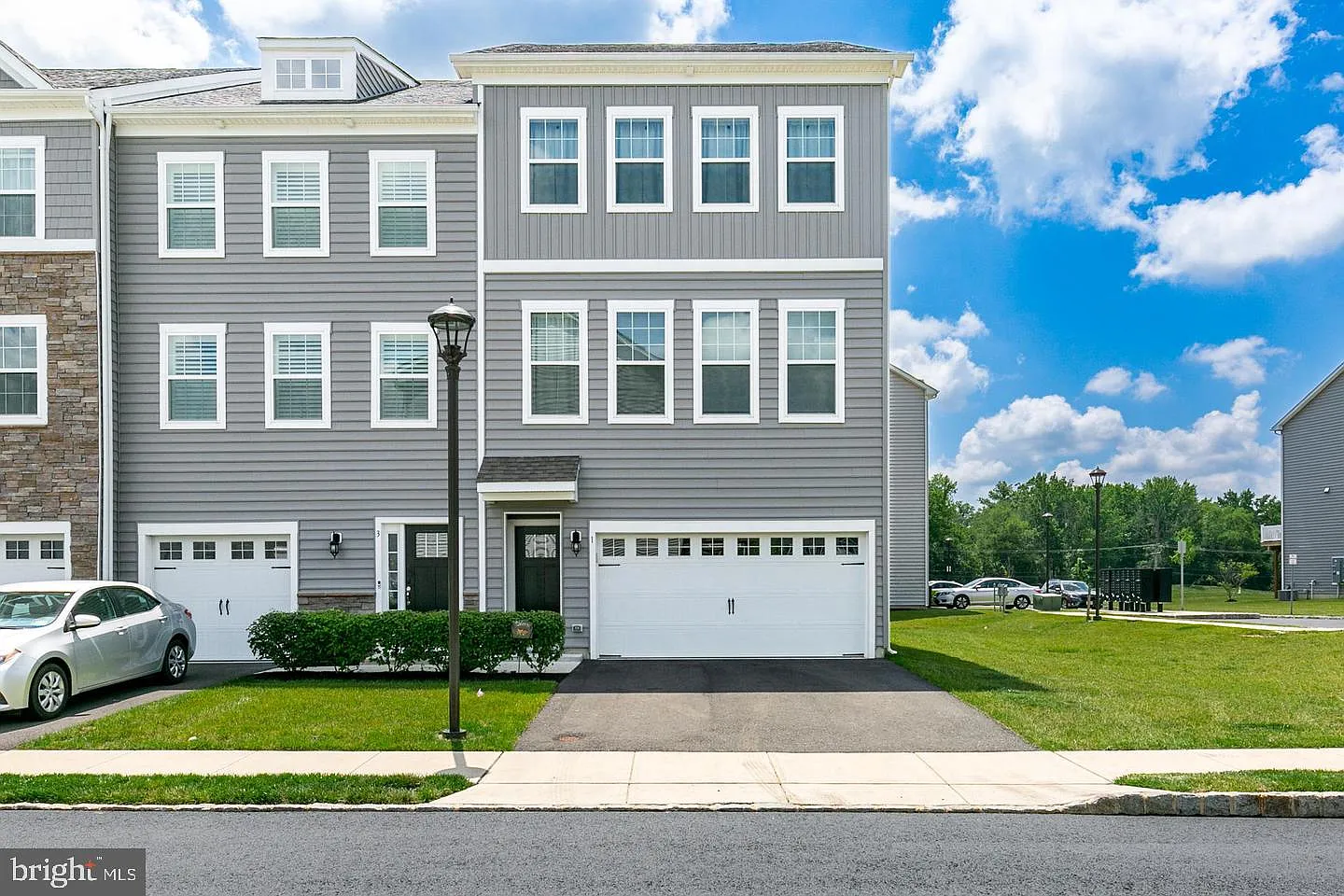 3 bed, 2.5 bath, 2270 sqft, $3,800 — Photo 1