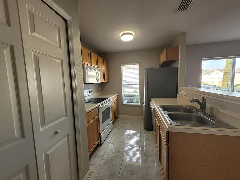 3805 Exeter Ln — Photo 7