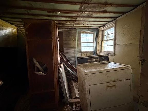 4th image of 1219 14th St SE