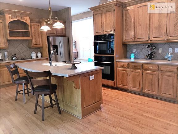 Kitchen with Island!