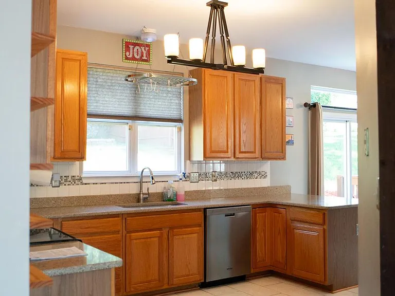 102 Thomas Ln — Photo 22
