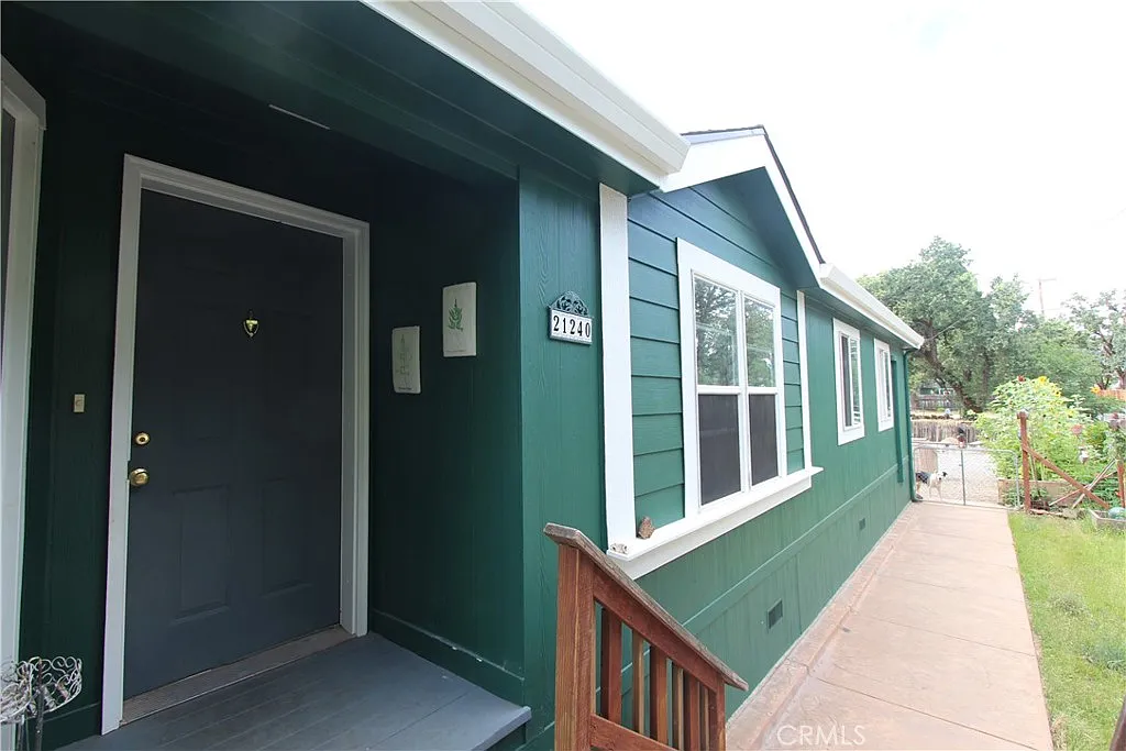 21240 Santa Clara Rd photo 1