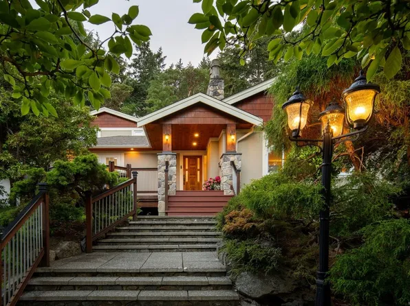 2229 Arbutus Rd, Saanich, BC V8N 1V2