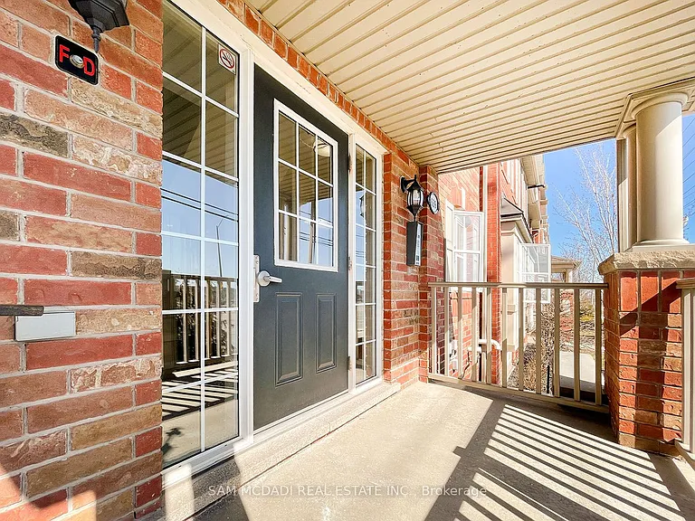 639 Dundas St W #2 — Photo 5
