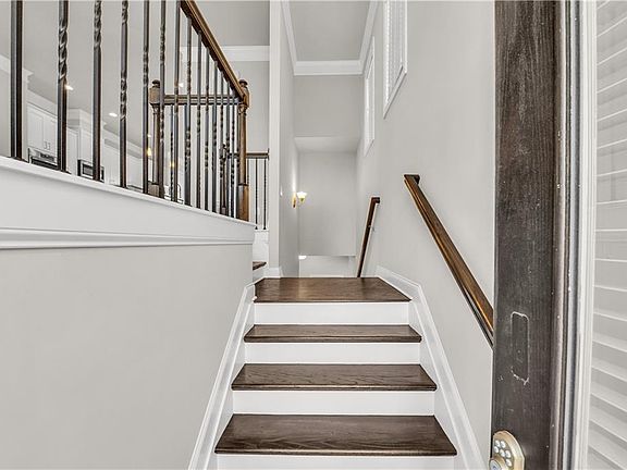 3rd image of 2006 Raven Way