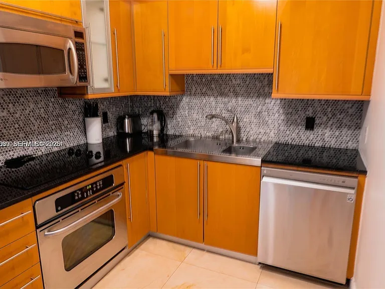 6365 Collins Ave #2710 — Photo 14