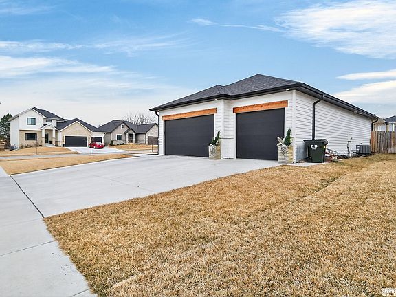 5th image of 2351 S 89th St