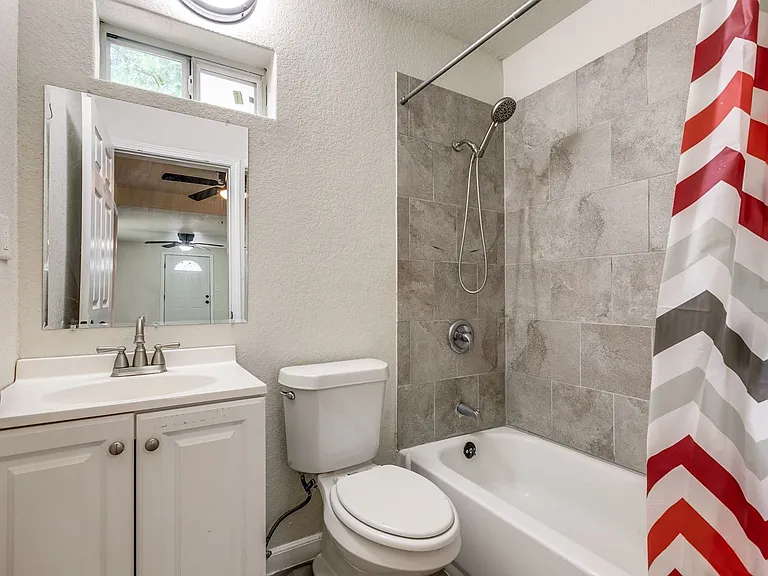 Elmwood Triplex — Photo 24