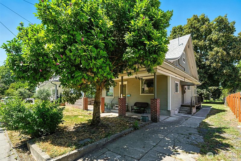 2nd image of 821 Valencia Street