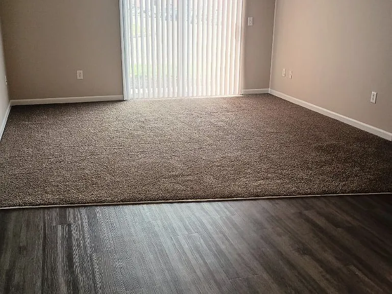 185 - COUNTRY VIEW APARTMENTS — Photo 31