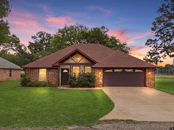 605 Penny Ln, Lindale, TX 75771
