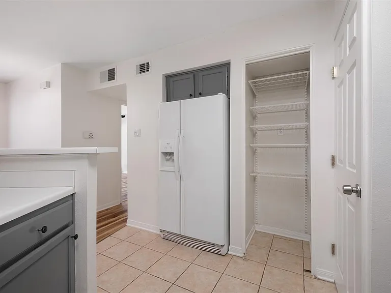 2450 Wickersham Ln #904 — Photo 6