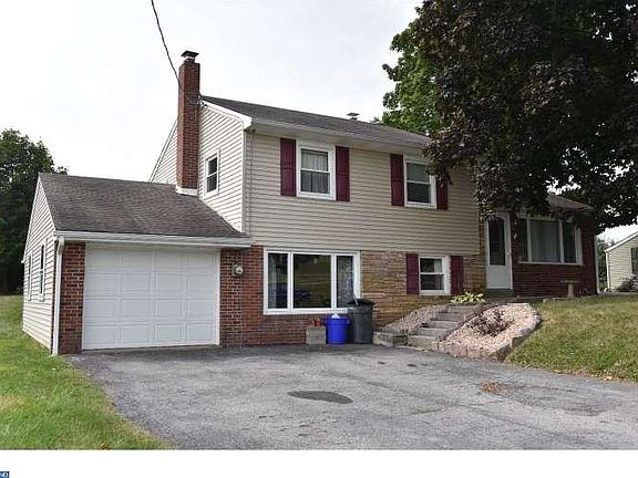 2nd image of 706 Windsor St
