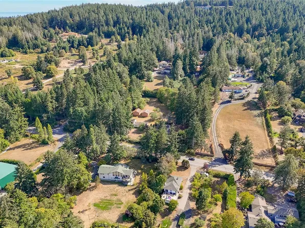 1475 McTavish Rd, North Saanich, BC V8L 5T3