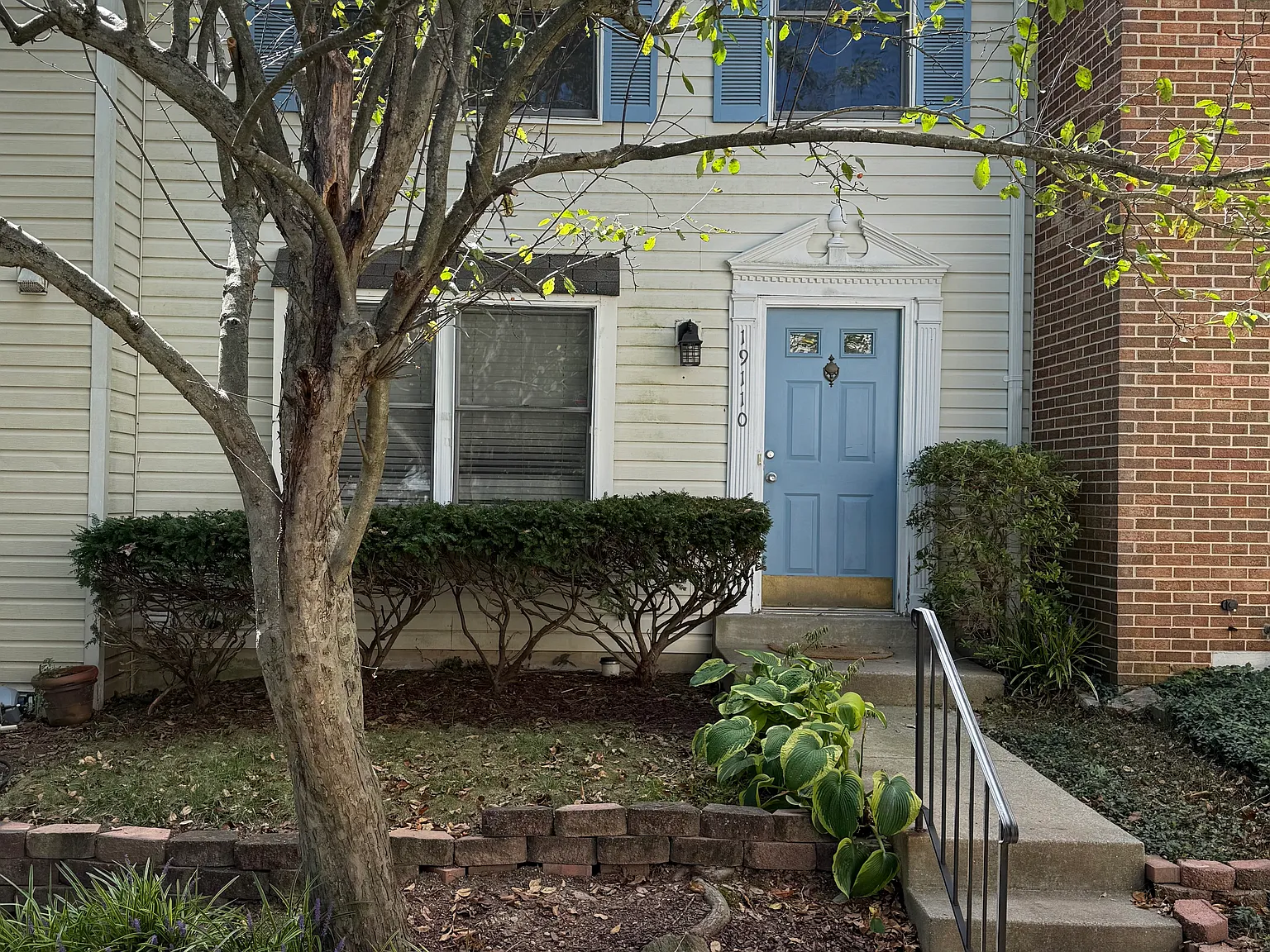 3 bed, 1.5 bath, 1060 sqft, $2,200 — Photo 3