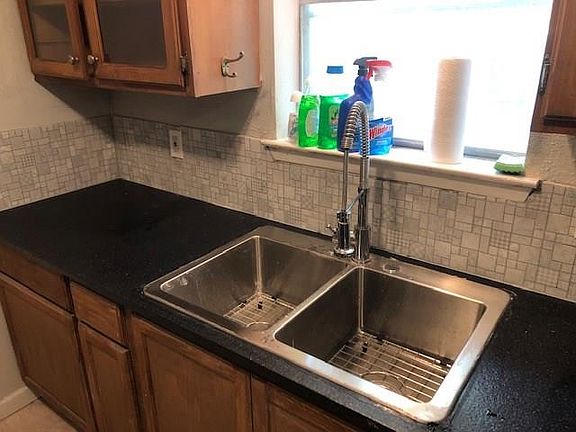 3rd image of 2610 Arlington Ln
