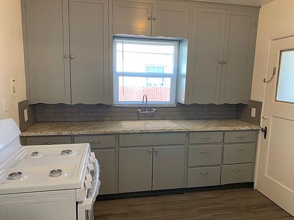 5th image of 3736 E Balch Ave