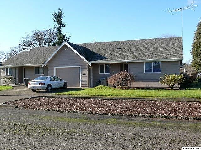 2nd image of 1131 SE Lewis St