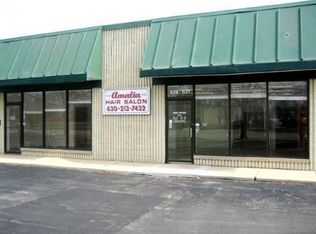 529 S Bartlett Rd, Streamwood, IL 60107