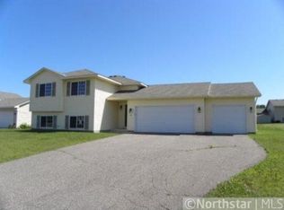 200 E Shamrock Dr, Green Isle, MN 55338