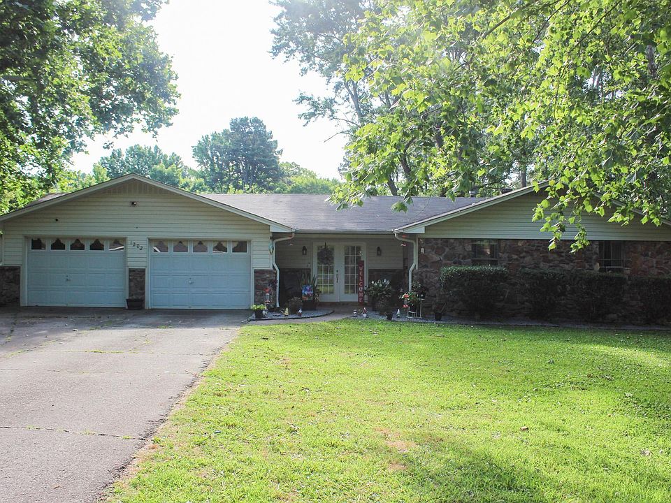 1st image of 1202 Headlee Dr