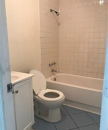 5th image of 2940 Camellia Dr #B